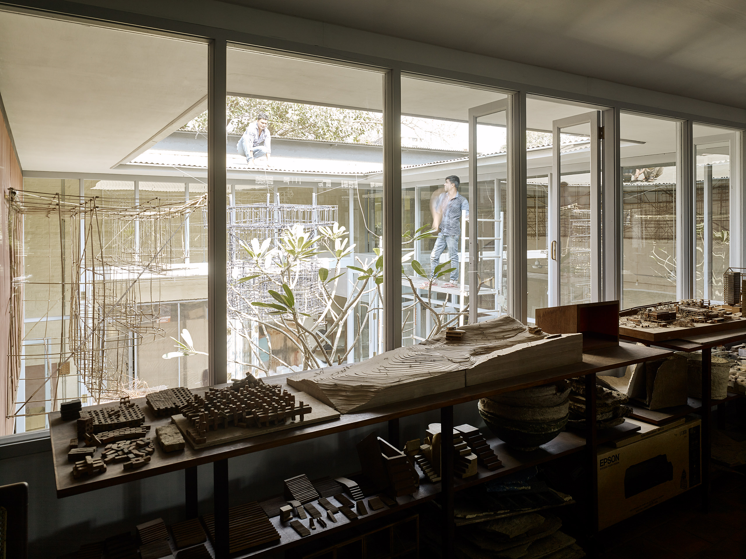 Studio Mumbai, Saat Rasta